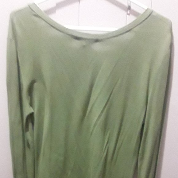 💣4/$10 💣 Long Sleeve V-Neck T-Shirt - Picture 3 of 4